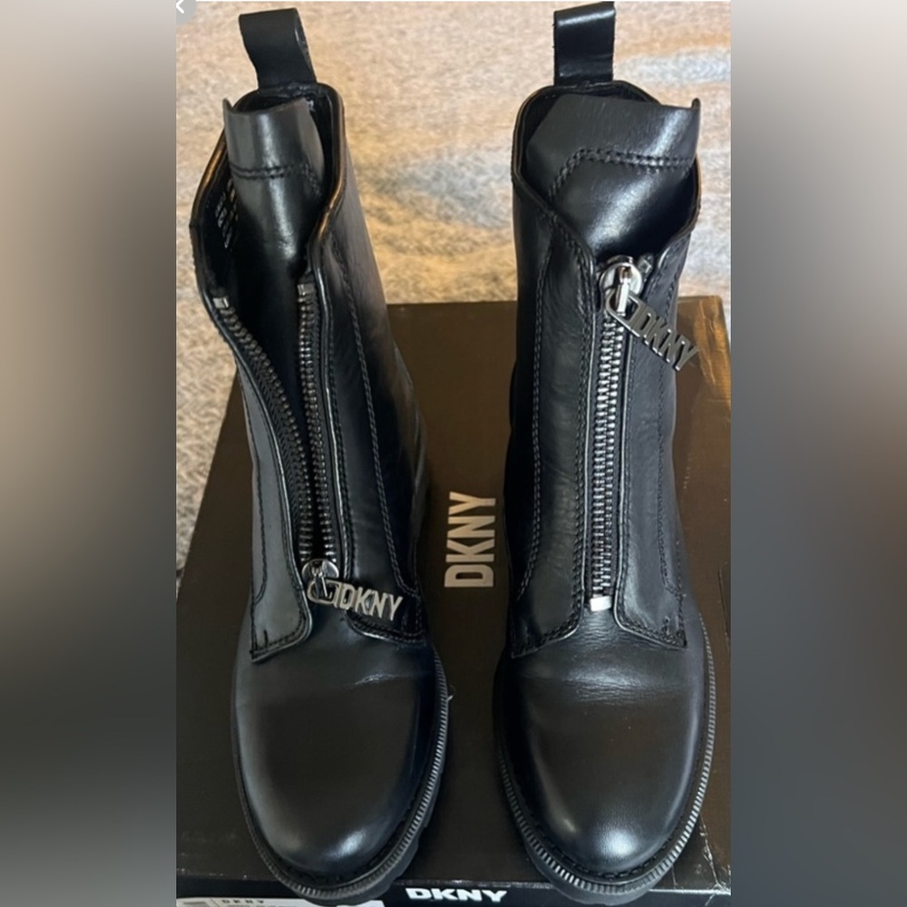 DKNY SEREN ZIP BOOTS
